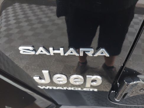 Used 2023 Jeep Wrangler Unlimited Sahara w/ Cold Weather Group AWD/4WD image 5