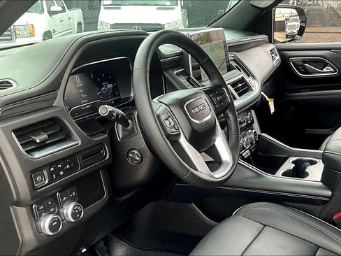 Used 2023 GMC Yukon XL SLT w/ SLT Luxury Package AWD/4WD image 18