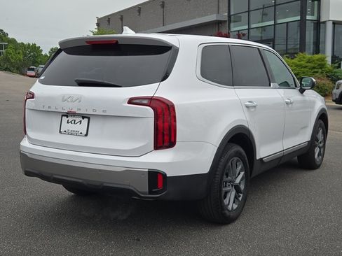 Used 2025 Kia Telluride LX FWD image 8