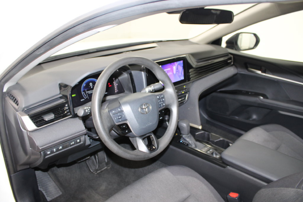 Used 2025 Toyota Camry LE FWD image 13