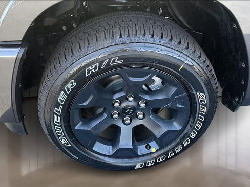 New 2026 RAM 1500 4x4 Crew Cab image 12