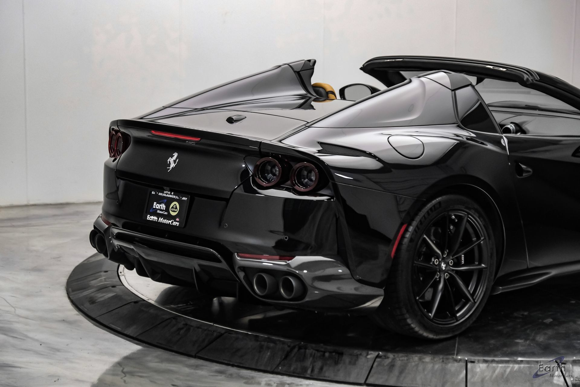Used 2022 Ferrari 812 GTS RWD image 24