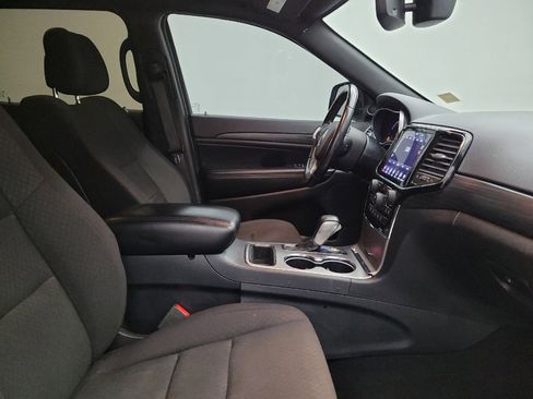 Used 2020 Jeep Grand Cherokee Laredo w/ 18" Wheel & 8.4" Radio Group image 21