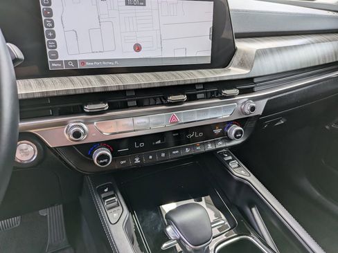 Certified 2025 Kia Telluride EX FWD image 24