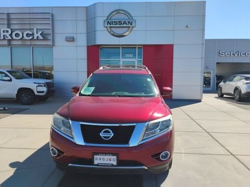 Used 2016 Nissan Pathfinder Platinum w/ Family Entertainment Package AWD/4WD image 2
