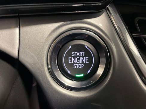 Used 2024 Chevrolet Trax LT w/ LT Convenience Package FWD image 33