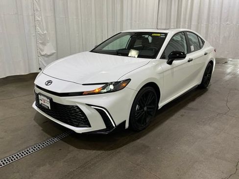 New 2026 Toyota Camry Hybrid AWD/4WD image 7