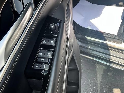 Used 2022 Jeep Grand Wagoneer Series I w/ Flexible Seating Group AWD/4WD image 16