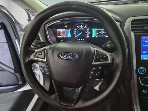 Used 2020 Ford Fusion SE FWD image 18