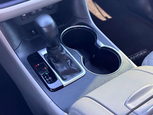 Used 2019 Toyota Highlander LE image 28