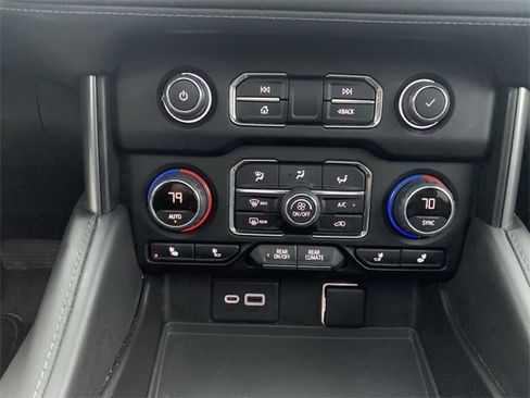 Used 2022 Chevrolet Suburban Z71 w/ Z71 Off-Road Package image 17