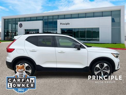 Used 2023 Volvo XC40 B4 Ultimate image 4