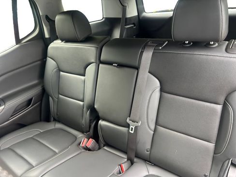 Used 2022 GMC Acadia SLT w/ LPO, Floor Liner Package AWD/4WD image 13