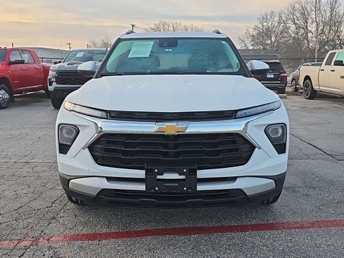 Used 2024 Chevrolet TrailBlazer LT w/ Driver Confidence Package image 2