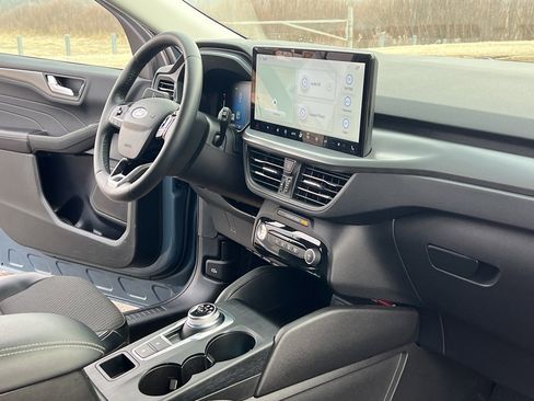 Used 2023 Ford Escape SE w/ Class II Trailer Tow Package image 27