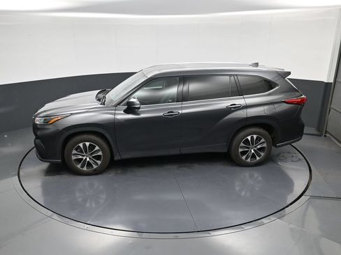 Used 2021 Toyota Highlander XLE FWD image 27