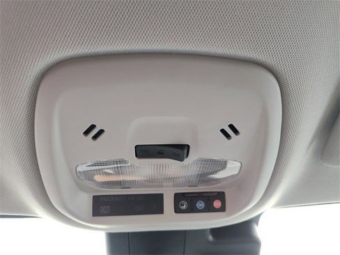 Used 2025 Chevrolet Trax LT w/ Driver Confidence Package image 16