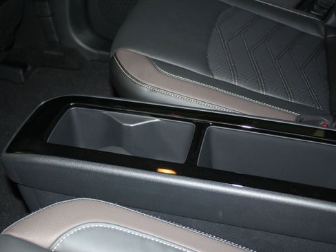 Used 2024 Nissan Pathfinder Platinum image 13