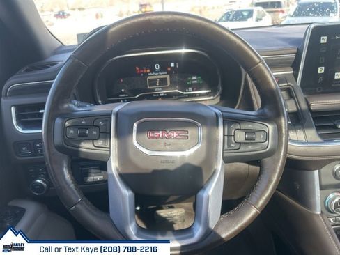 Used 2022 GMC Yukon XL SLT w/ SLT Premium Package image 33