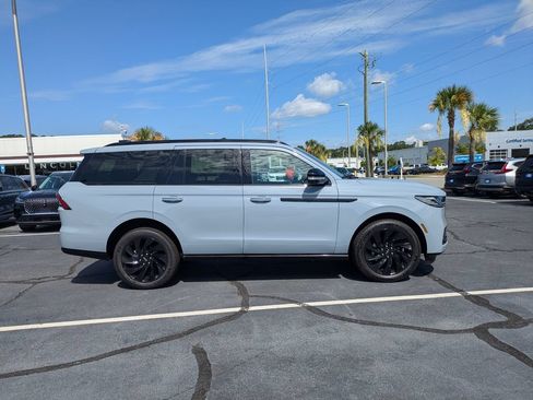 New 2027 Lincoln Navigator Reserve w/ Jet Appearance Package AWD/4WD image 3