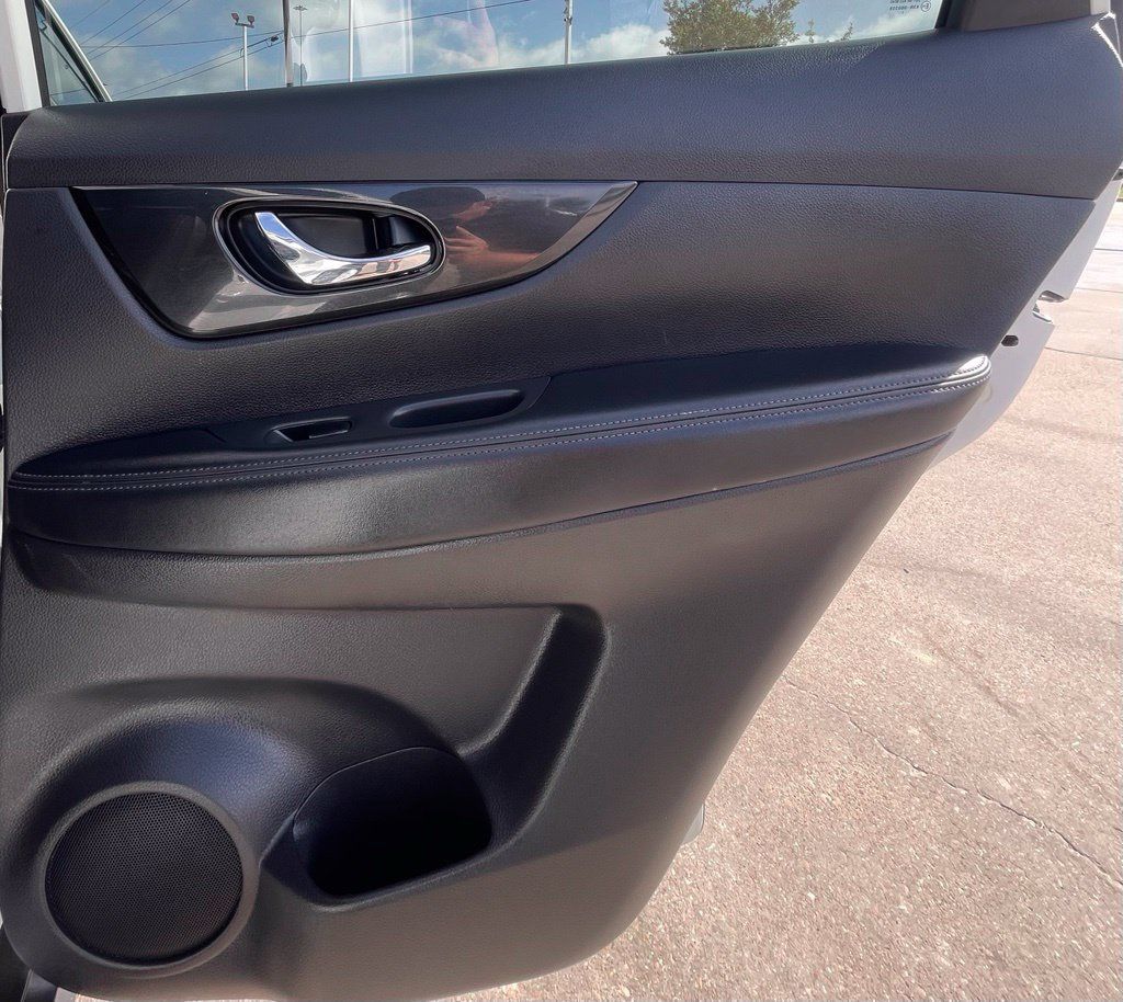 Used 2017 Nissan Rogue SV FWD image 30