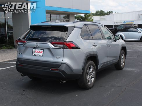 Used 2022 Toyota RAV4 XLE w/ Convenience Package AWD/4WD image 4