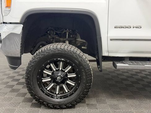 Used 2019 GMC Sierra 2500 SLT w/ Suspension Package, Off-Road AWD/4WD image 11