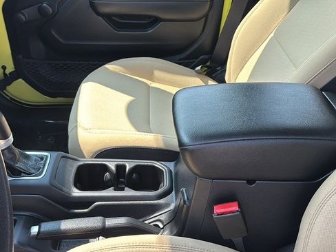 Used 2023 Jeep Gladiator Sport w/ Off Road Group image 21