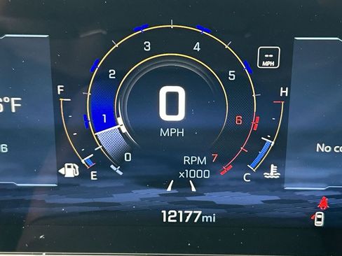 Used 2025 Chevrolet Traverse LT w/ Sun and Wheel Package image 12