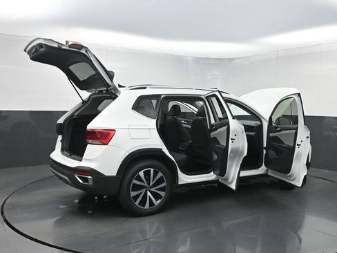 Used 2022 Volkswagen Taos SE FWD image 37