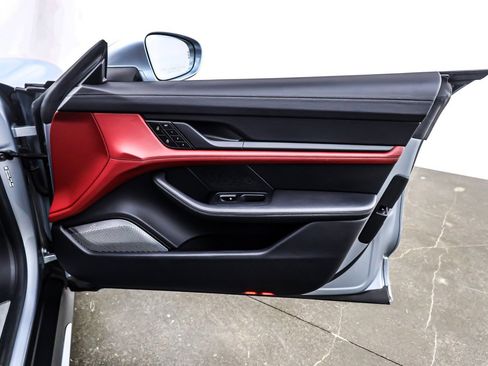 Used 2022 Porsche Taycan image 24