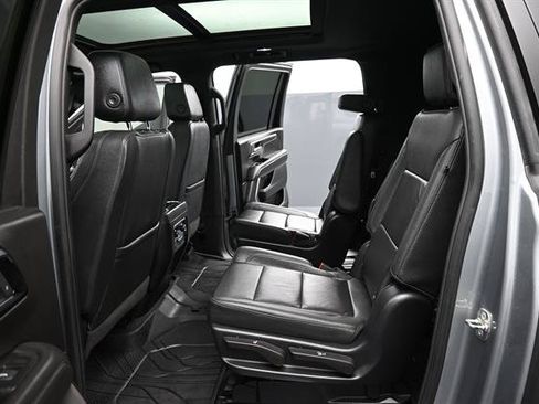 Used 2025 Chevrolet Suburban Z71 w/ Z71 Off-Road Package AWD/4WD image 18