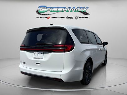 New 2026 Chrysler Pacifica Select