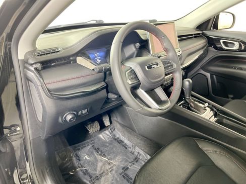 Used 2022 Jeep Compass Trailhawk AWD/4WD image 9