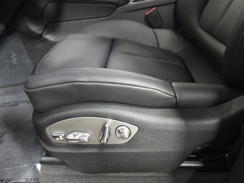 New 2026 Porsche Macan image 23