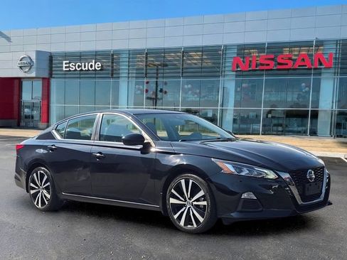 Used 2022 Nissan Altima 2.5 SR FWD image 1