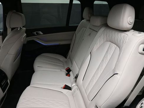 Used 2022 BMW X7 M50i AWD/4WD image 17