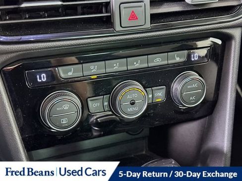 Used 2023 Volkswagen Taos SEL image 17