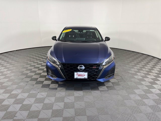 Used 2024 Nissan Altima 2.5 SR w/ SR Premium Package FWD image 2