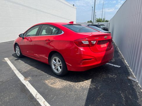 Used 2017 Chevrolet Cruze LT w/ Convenience Package FWD image 2