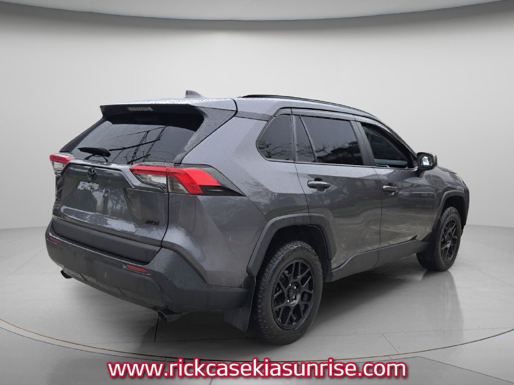 Used 2021 Toyota RAV4 XLE FWD image 7