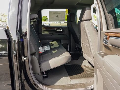 New 2026 GMC Sierra 1500 SLE w/ Max Trailering Package AWD/4WD image 11