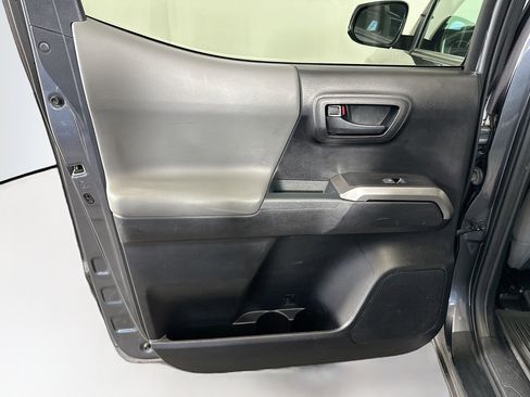 Used 2020 Toyota Tacoma SR5 image 25