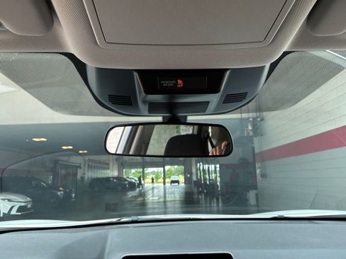 Used 2025 Nissan Rogue SV FWD image 18