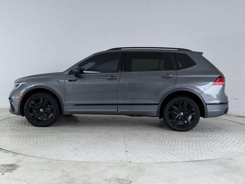Used 2022 Volkswagen Tiguan SE R-Line AWD/4WD image 2