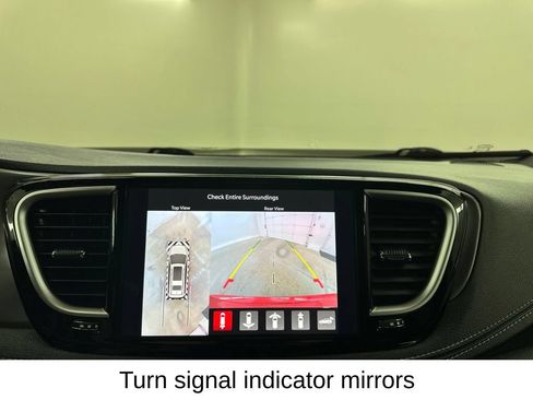 Used 2025 Chrysler Pacifica Select FWD image 46