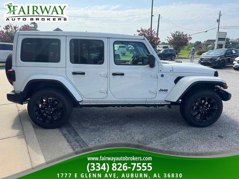 Used 2025 Jeep Wrangler Unlimited Sahara w/ Safety Group AWD/4WD image 5
