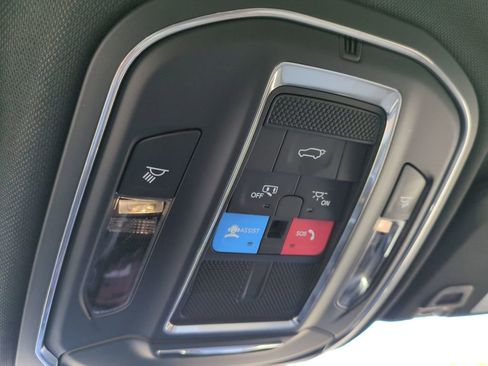 Used 2025 Jeep Grand Cherokee Limited RWD image 22