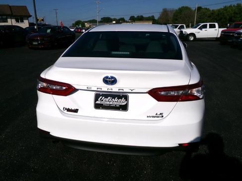 Used 2018 Toyota Camry LE image 7
