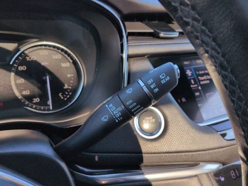 Used 2020 Cadillac XT5 Premium Luxury image 27